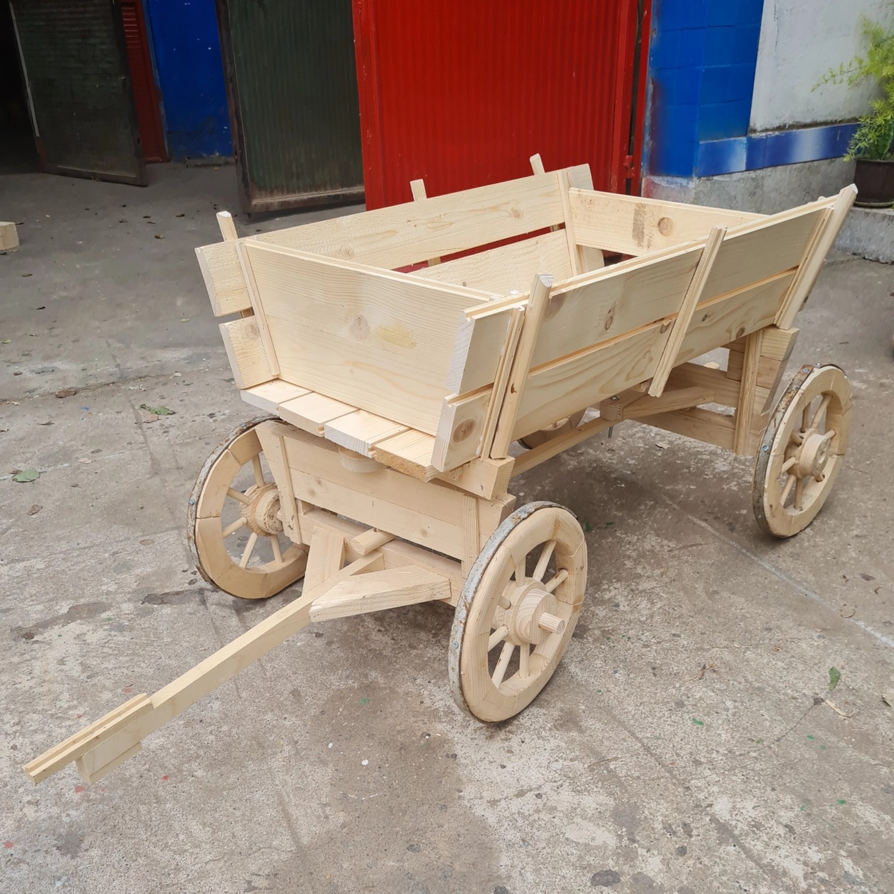 Украси за двориште