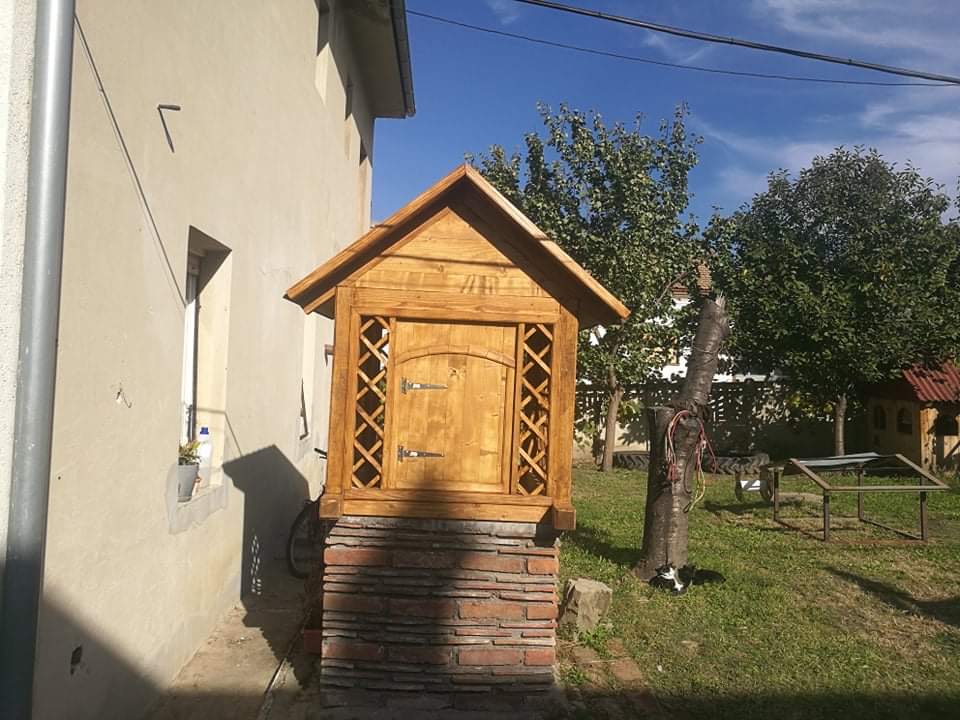 Украси за двориште